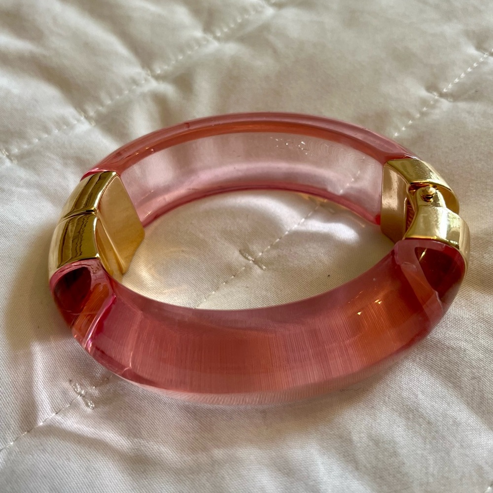🩷Elegant Pink and Gold Bracelet